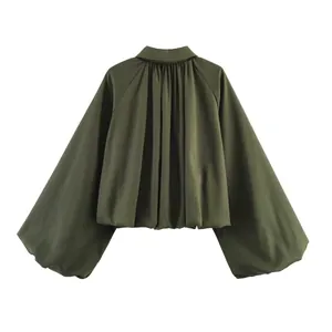 Blouson court vert olive avec des manches ballon volumineuses et col rabattu