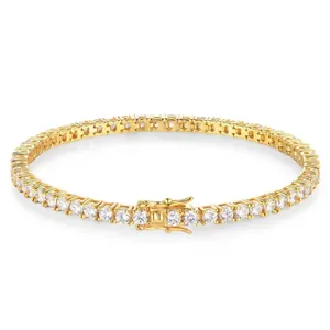 Elegante bracciale tennis dorato con zirconi tondi e chiusura a cassetta di sicurezza.