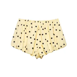 Pantalones cortos abullonados amarillos con lunares negros y cintura elástica