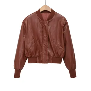 Vue de face d'un blouson aviateur en similicuir marron surdimensionné avec bords-côtes.