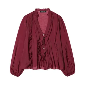 Elegante bordeauxrode blouse met ruches, V-hals, gelaagde ruches en lantaarnmouwen