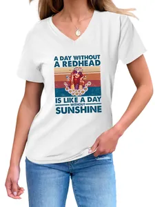 Detailansicht eines weißen Damen V-Ausschnitt T-Shirts mit lustigem Rotschopf-Aufdruck