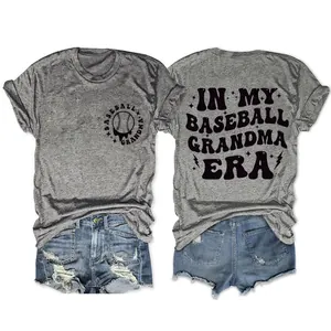 Modisches graues T-Shirt mit 'In My Baseball Grandma Era' Retro-Aufdruck auf der Rückseite