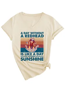 Nahaufnahme der Vintage-Grafik und des Slogans auf diesem cremefarbenen Damen-T-Shirt