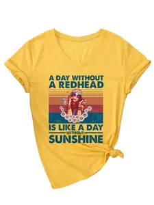Gelbes Damen T-Shirt mit V-Ausschnitt und einem Vintage-Grafikdruck einer Rothaarigen