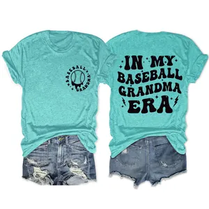 Vorder- und Rückansicht eines petrolfarbenen 'In My Baseball Grandma Era' Grafik-T-Shirts