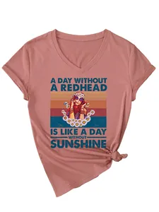 Detailansicht eines Damen V-Ausschnitt T-Shirts mit Retro-Grafik und lustigem Spruch