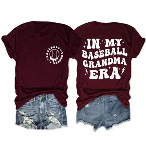 Vorder- und Rückansicht eines burgunderfarbenen In My Baseball Grandma Era Grafik-T-Shirts