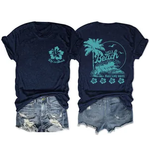 Vue avant et arrière du t-shirt bleu marine avec short en jean délavé style plage