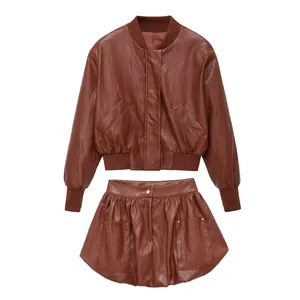 Ensemble élégant veste en similicuir marron et jupe bulle assortie pour femmes