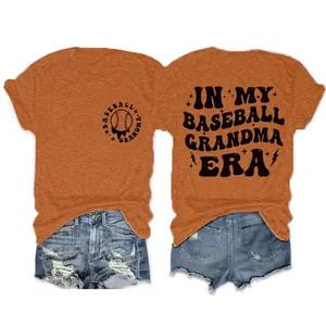 Detailansicht des orangefarbenen Damen-T-Shirts mit Baseball-Oma-Grafik vorne und hinten