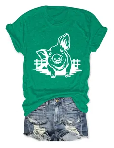 T-shirt verde casual a girocollo con simpatica stampa testa di maiale e pantaloncini in denim