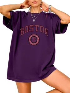 Vooraanzicht van paars oversized T-shirt met Boston 1630 vintage print