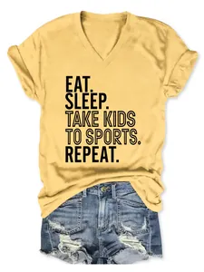 T-shirt jaune à col en V pour femmes avec slogan 'Eat Sleep Take Kids to Sports'.