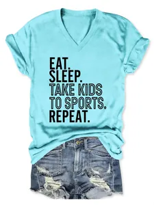 T-shirt col en V bleu clair pour femme avec inscription 'Eat Sleep Take Kids To Sports'