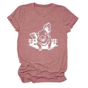 Dettaglio della stampa grafica di un simpatico maialino bianco su t-shirt rosa donna