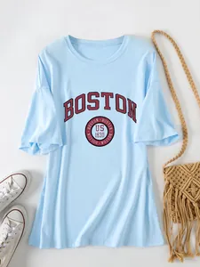 Lichtblauw Boston US 1630 oversized casual T-shirt voor dames, plat neergelegd.