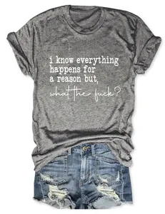 Vue détaillée du t-shirt gris chiné avec un slogan anglais humoristique imprimé.