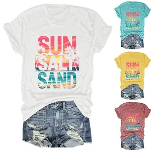 T-shirt da spiaggia Sun Salt Sand da donna in bianco, verde acqua, giallo e rosso.