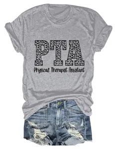 Camiseta gris para mujer con diseño de texto PTA Physical Therapist Assistant