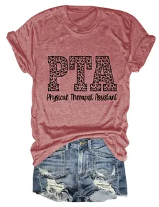Camiseta chic PTA Physical Therapist Assistant para mujer de manga corta con leopardo