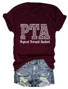 Primer plano de camiseta Physical Therapist Assistant con gráfico PTA de leopardo.