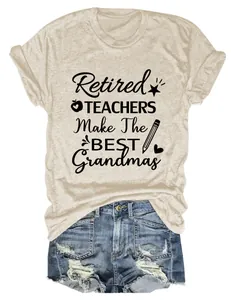 Detalle de camiseta Retired Teachers Make The Best Grandmas y pantalones cortos vaqueros