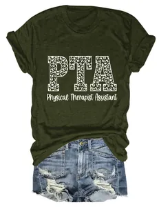 Camiseta verde oliva PTA Physical Therapist Assistant de manga corta con estampado de leopardo