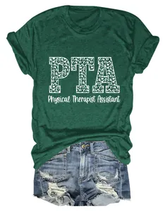 Camiseta verde oscuro para mujer con estampado de leopardo PTA Physical Therapist Assistant.