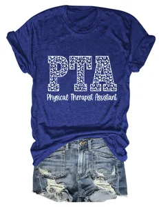 Detalle de camiseta azul Physical Therapist Assistant PTA con estampado de leopardo.