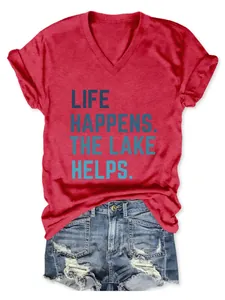 Gedetailleerd overzicht van rood dames T-shirt met V-hals en Life Happens The Lake Helps print.