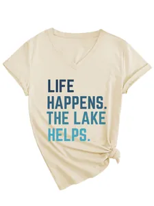Detail van beige dames-T-shirt met V-hals en 'Life Happens The Lake Helps' print
