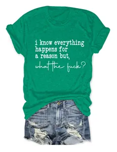 Détail du t-shirt décontracté vert pour femme avec le slogan 'i know everything' imprimé