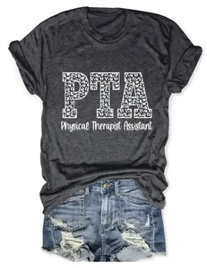 Camiseta PTA con estampado de leopardo para asistente de fisioterapia en detalle