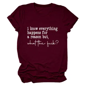 Gros plan du slogan humoristique sur ce T-shirt bordeaux à manches courtes pour femmes