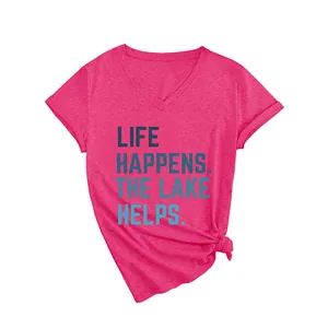 Roze dames T-shirt met V-hals en tekstprint 'Life Happens The Lake Helps' slogan