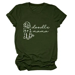 Détail du graphique blanc doodle mama sur un t-shirt en coton pour femme vert olive