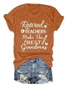 Detalle de camiseta naranja con estampado 'Retired Teachers Make The Best Grandmas'