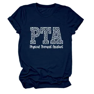 Detalle del diseño de Physical Therapist Assistant PTA con leopardo en camiseta