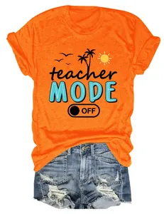 Camiseta naranja de verano 'Teacher Mode Off' con diseño de palmeras y sol tropical