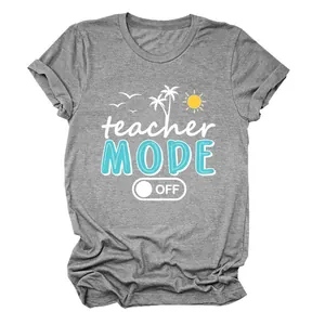 Camiseta gris informal con estampado 'teacher MODE OFF' y elementos de verano para mujer