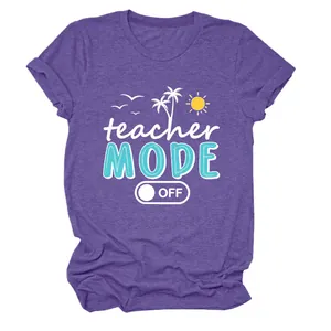 Detalle de la camiseta jaspeada violeta Teacher Mode Off con gráfico de verano