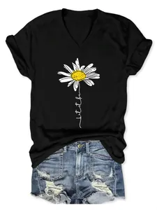 Vue détaillée d'un t-shirt noir à col en V pour femme avec marguerite et 'let it be'