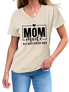 Camiseta beige de cuello en V para mujer con estampado Mom Mode All Day Every Day