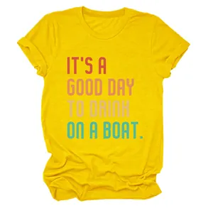 Gelbes Damen-T-Shirt mit buntem Slogan 'IT'S A GOOD DAY TO DRINK ON A BOAT' Design.