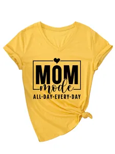 Camiseta amarilla con cuello en V para mujer, estampado Mom Mode y nudo frontal