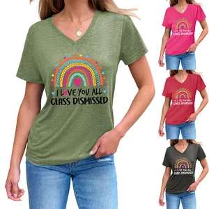 T-shirt décontracté à col en V pour femmes avec imprimé arc-en-ciel et slogan Class Dismissed.