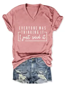 T-shirt col V femme rose poudré avec imprimé slogan décontracté et short en jean