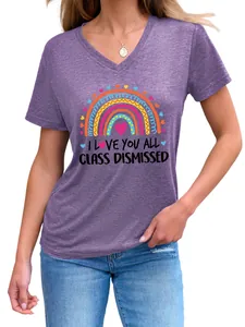 T-shirt violet à col en V pour femme avec motif arc-en-ciel et Class Dismissed