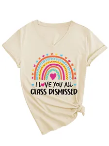 Détail d'un t-shirt à col en V crème avec imprimé arc-en-ciel Class Dismissed